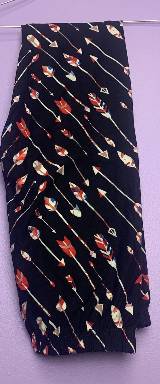 Buttery Soft Arrow Design Leggings - Plus Size