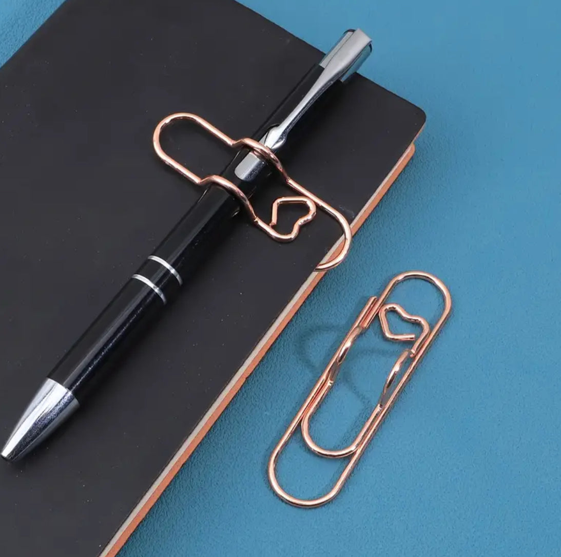 Random Color Creative Heart Paperclip Pen Holder